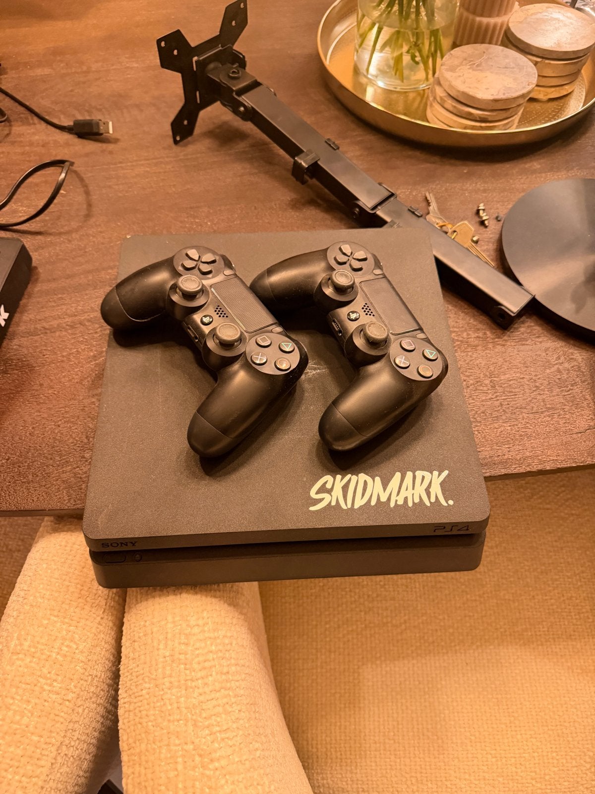 Playstation 4 met 2 controllers, Spelcomputers en Games, Ophalen, Gebruikt, Zwart