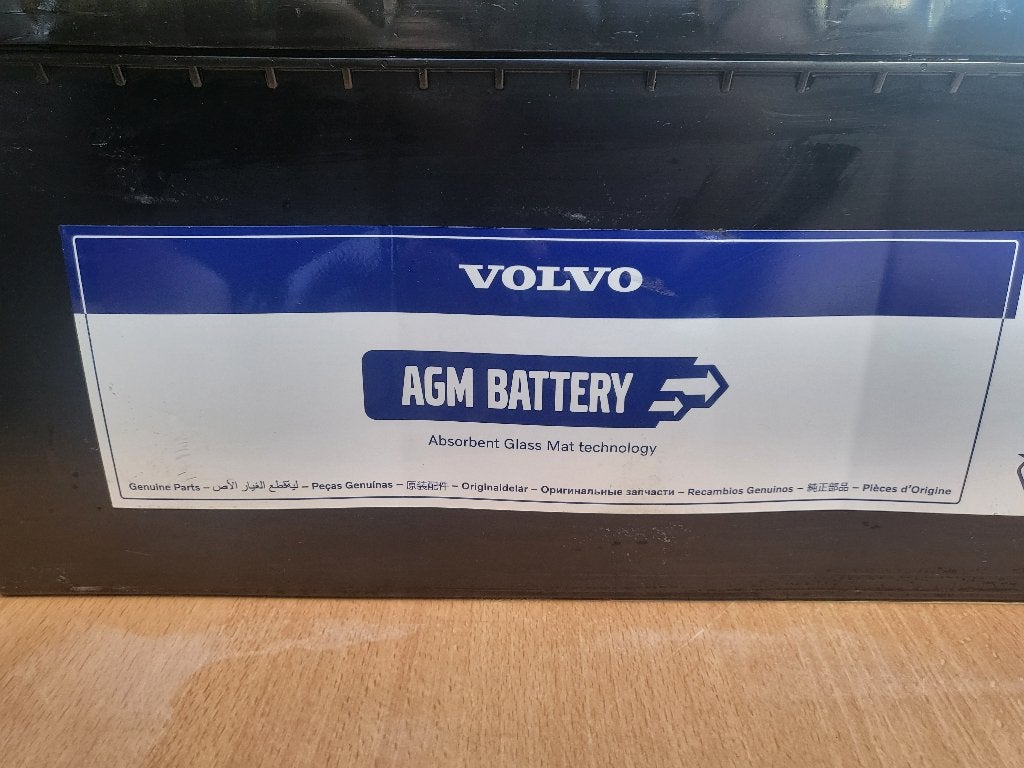 Battery VOLVO AGM 12V -- 210 Ah --1200A  2 stucks, Auto diversen, Ophalen