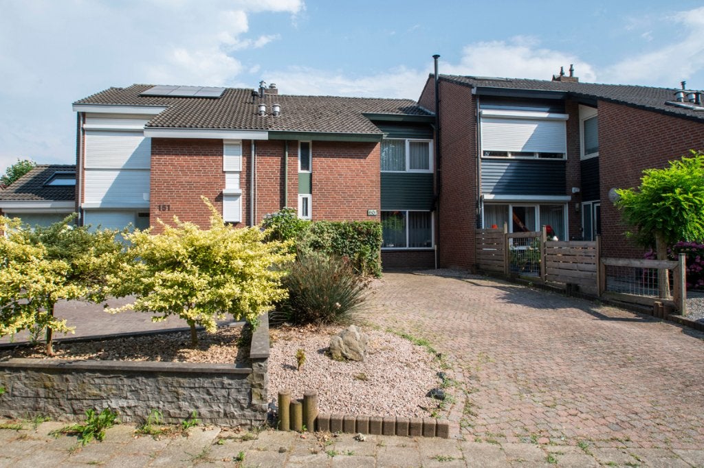 Tussenwoning met garage – Klingbemden 153, Brunssum, 200 tot 500 m², Limburg, Brunssum, 4 kamers