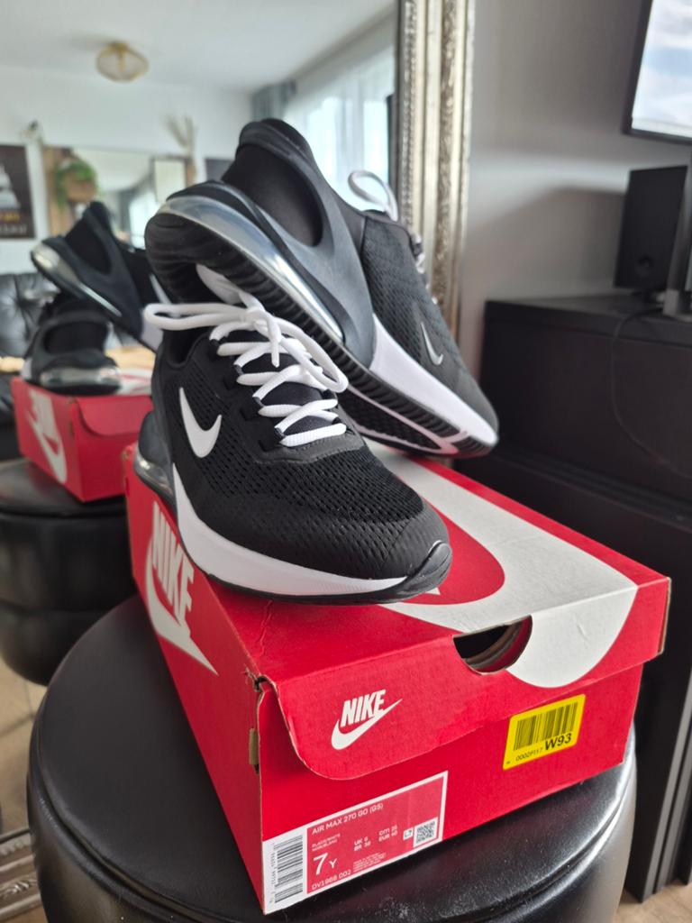 NIKE AIR MAX 270 GO NIEUW!!!, Ophalen of Verzenden, Nieuw, Sneakers of Gympen