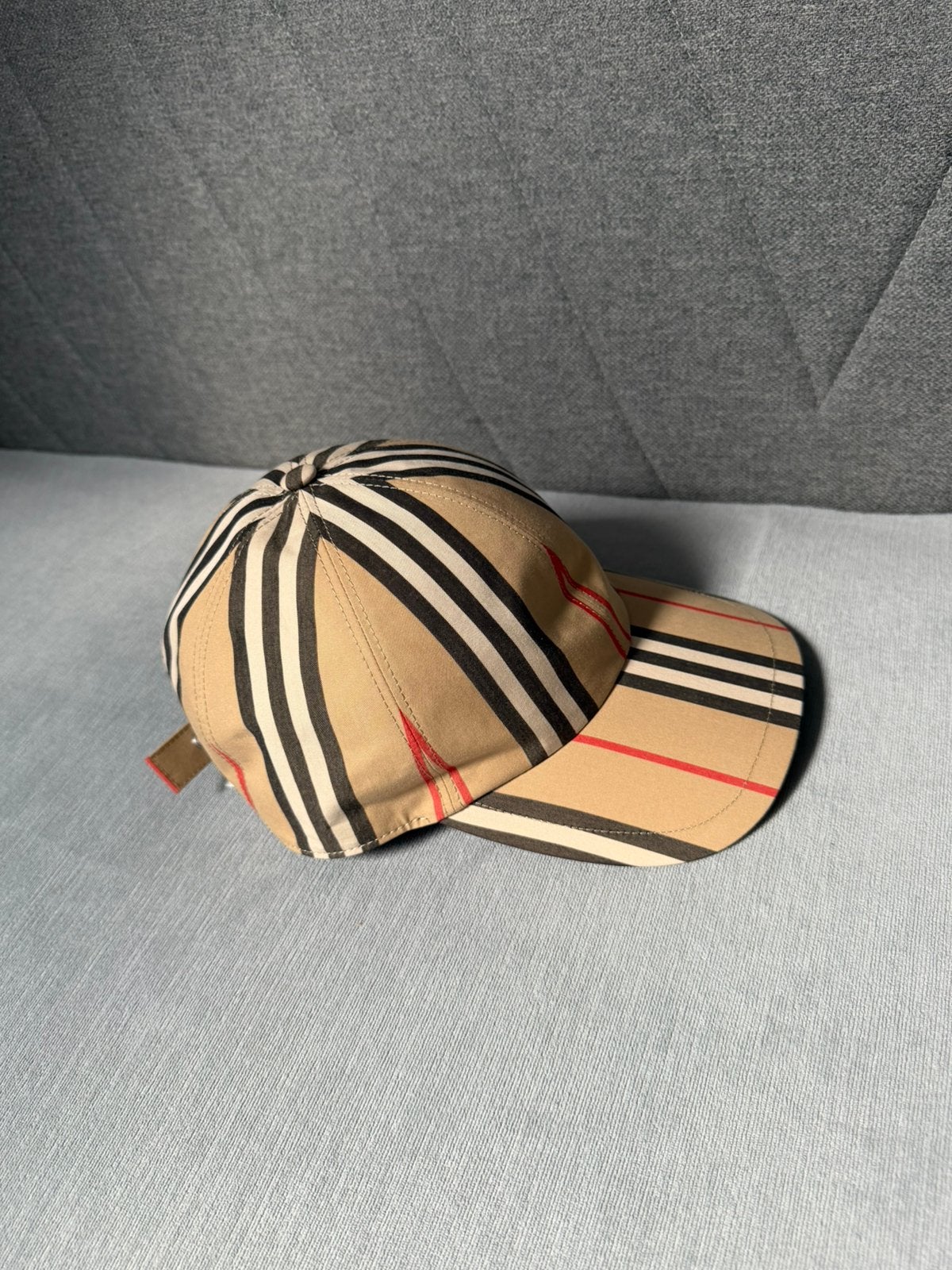 Burberry Pet M origineel, Nieuw, Ophalen of Verzenden, Pet, 57 cm (M, 7⅛ inch) of minder
