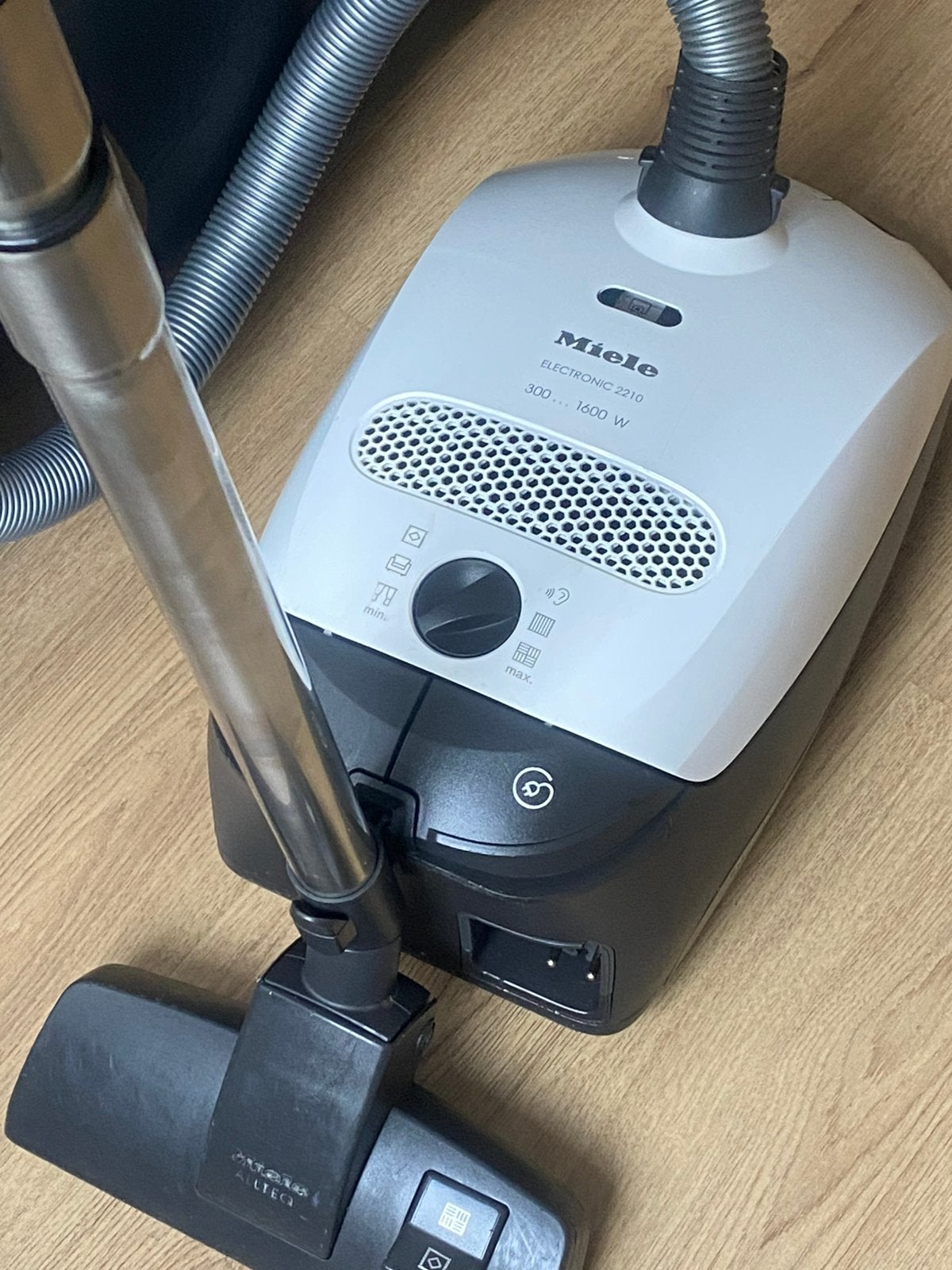 Miele stofzuiger, Ophalen, Zo goed als nieuw, 1200 tot 1600 watt