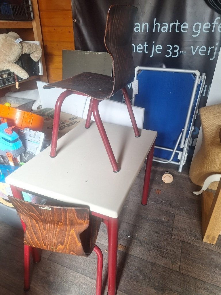 kleuter tafel stoel robuust, Kinderen en Baby's, Ophalen, Zo goed als nieuw, Tafel(s) en Stoel(en)