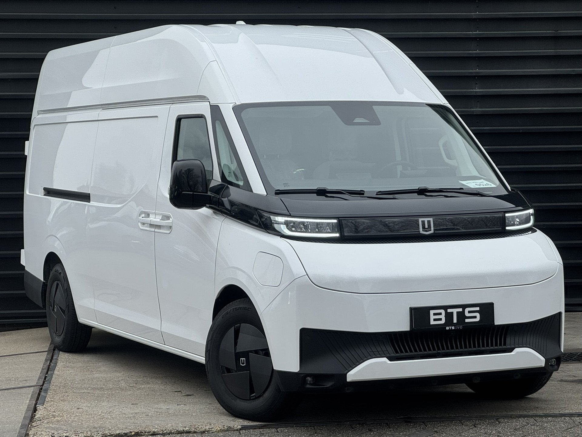 Farizon SV L3H3 106 kWh 270 Graden deuren Trekhaak 220v in l, Auto's, Wit, 2425 kg, Te koop, Automatische klimaatregeling