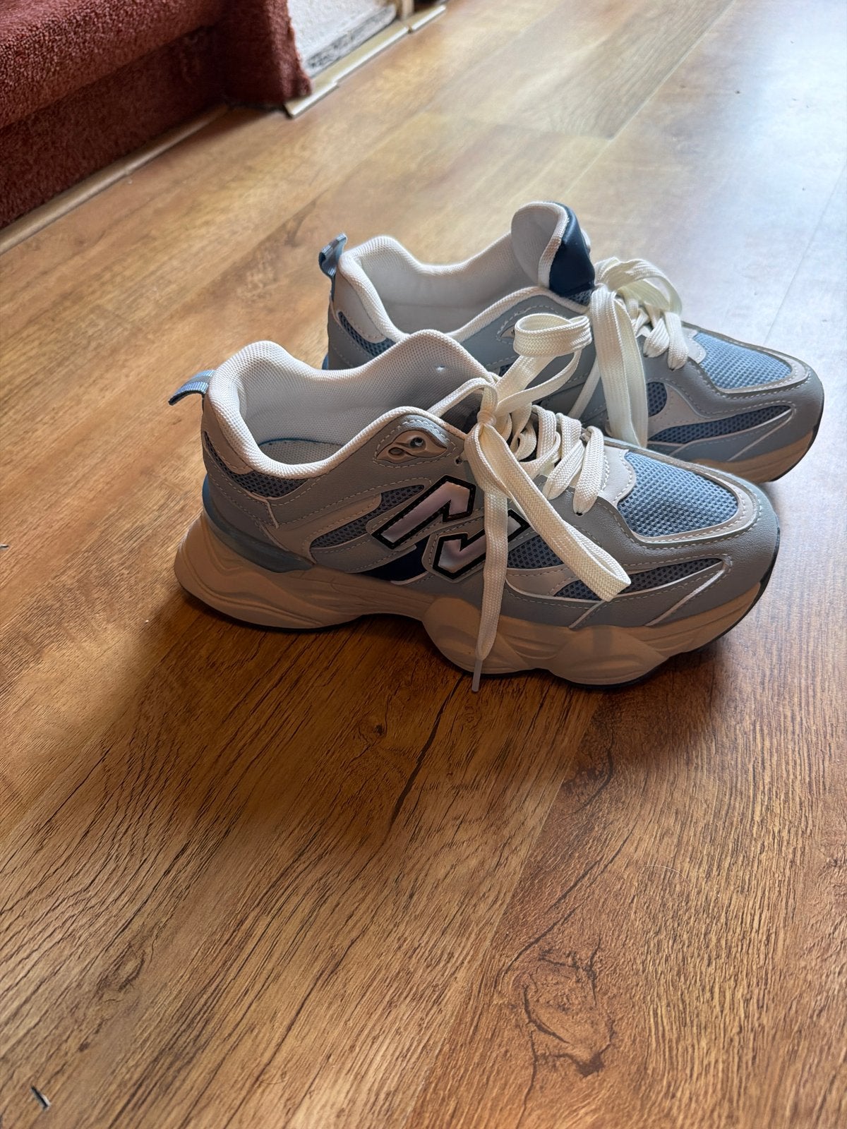 Stijlvolle lichtblauwe sneakers - Maat 37, Kleding | Dames, Ophalen, Zo goed als nieuw, Blauw, Sneakers of Gympen