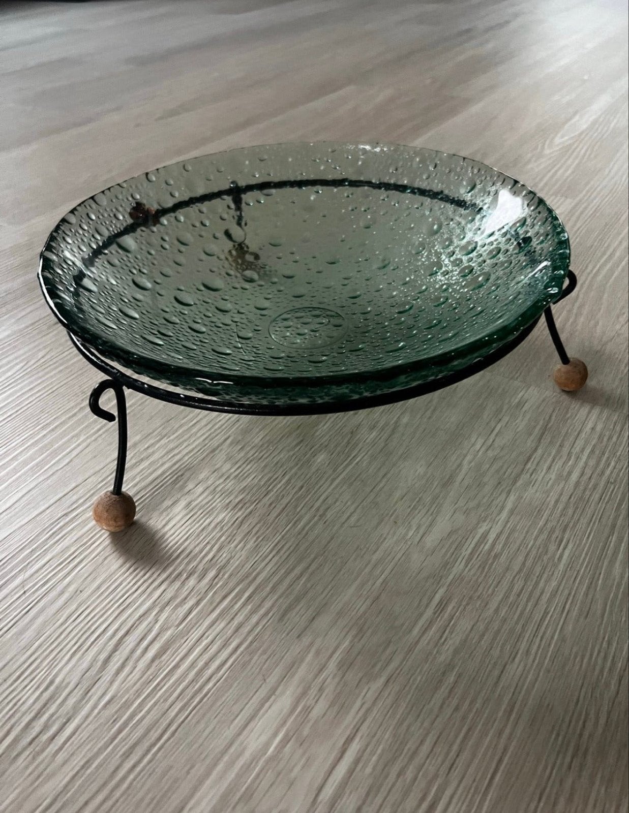 Decoratieve glazen schaal met metalen standaard, Huis en Inrichting, Op voet, Schaal, Rond, Ophalen of Verzenden