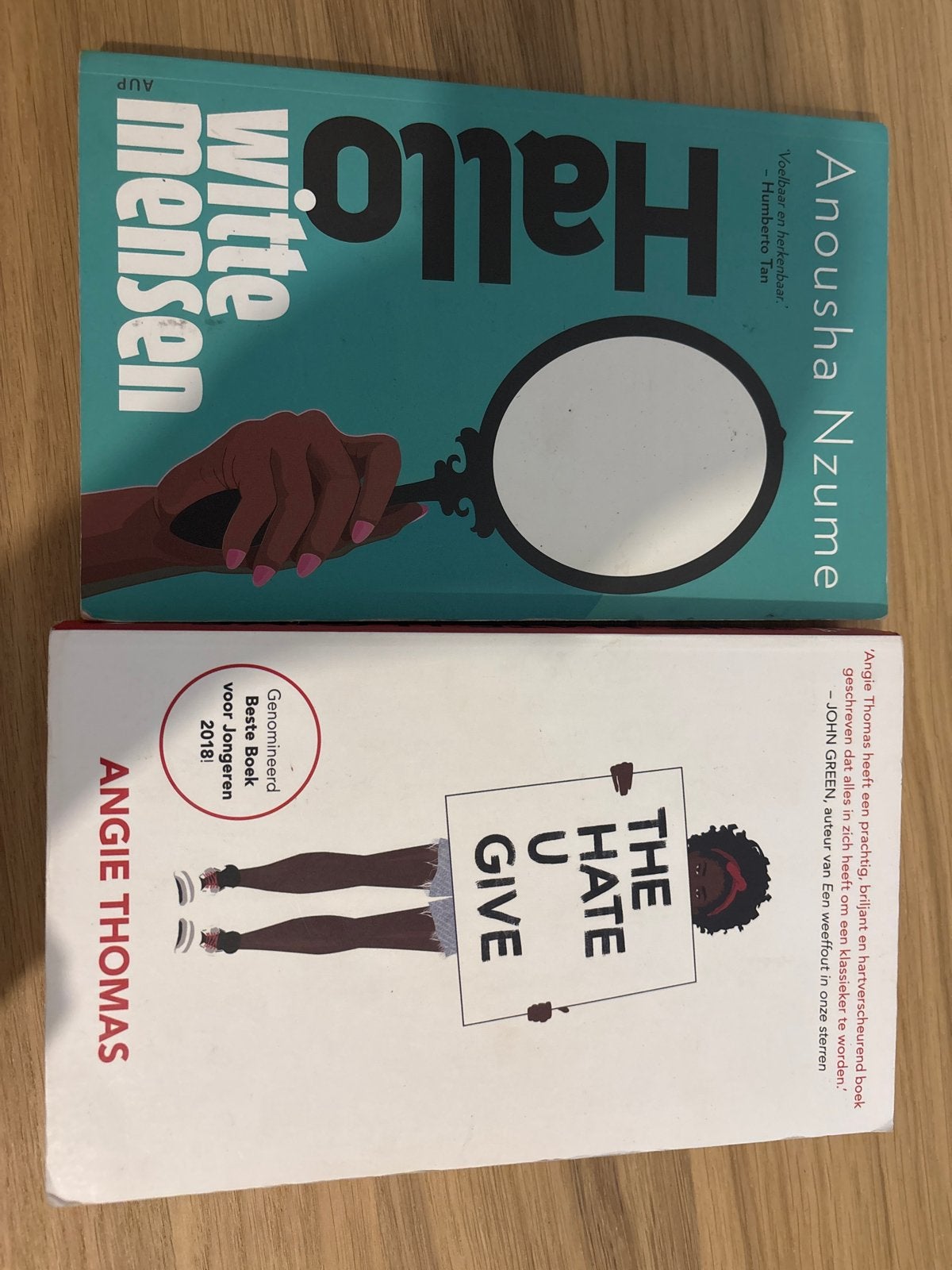 Boeken: Hallo Witte Mensen & The Hate U Give, Boeken, Ophalen of Verzenden, Zo goed als nieuw, Fictie