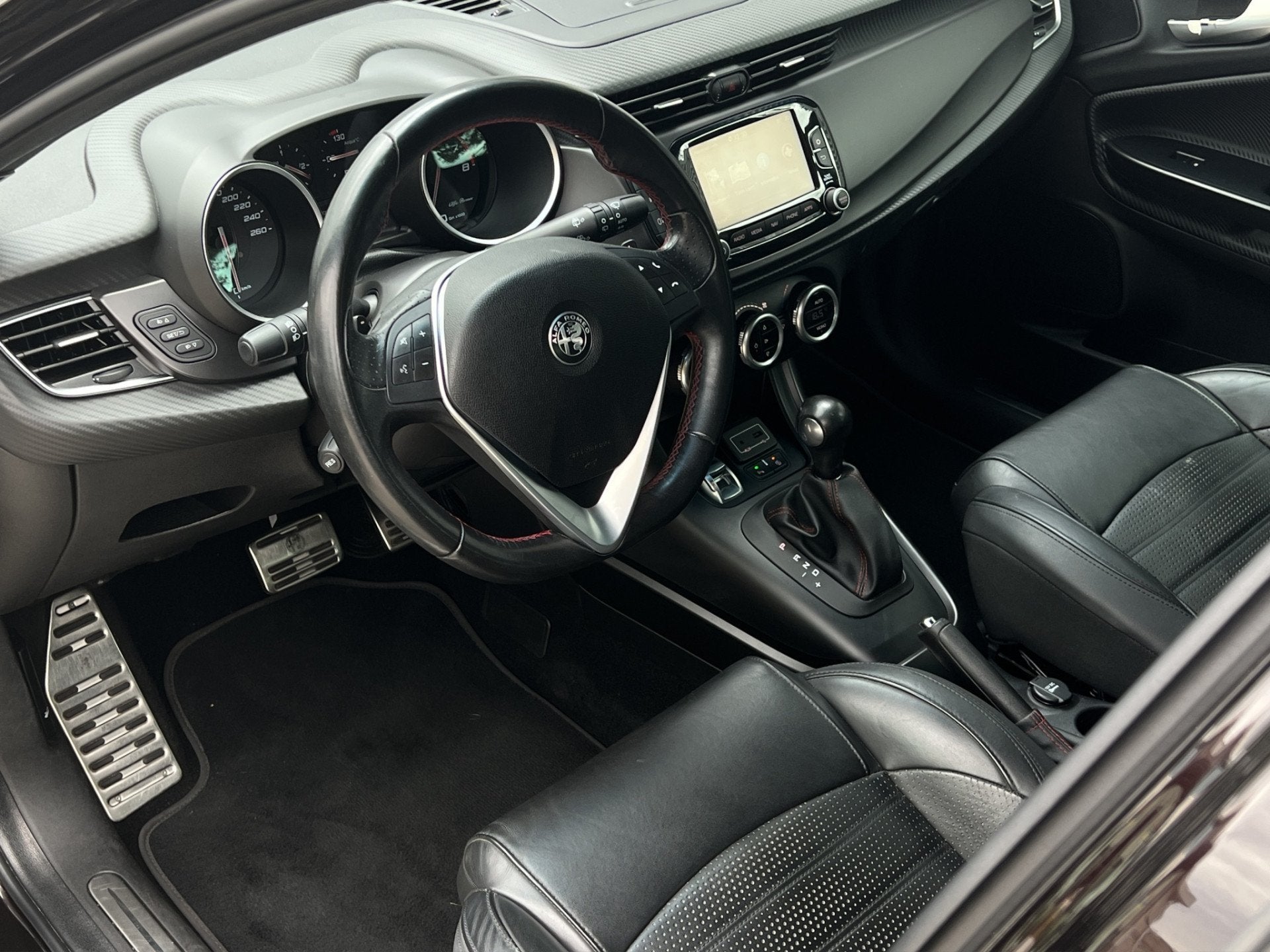 Alfa Romeo Giulietta 1.4 Turbo MultiAir Super AUTOM | PDC V+, Euro 6, 4 cilinders, Zwart, Bedrijf