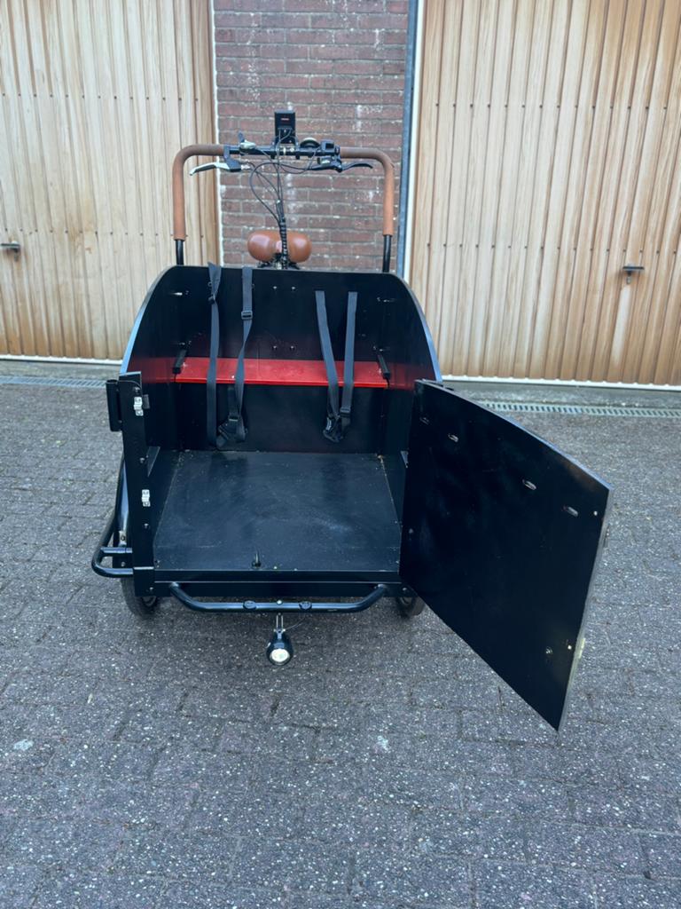 Elektrische bakfiets dog, Fietsen en Brommers, Fietsen | Bakfietsen, Ophalen of Verzenden, Zo goed als nieuw, 4 kinderen of meer