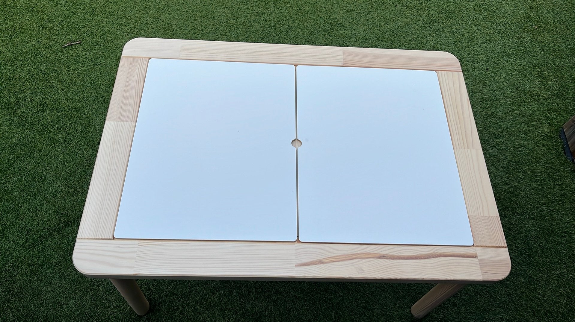 Houten speeltafel met twee bakken voor zand en water, Ophalen, Zo goed als nieuw, Zandbak