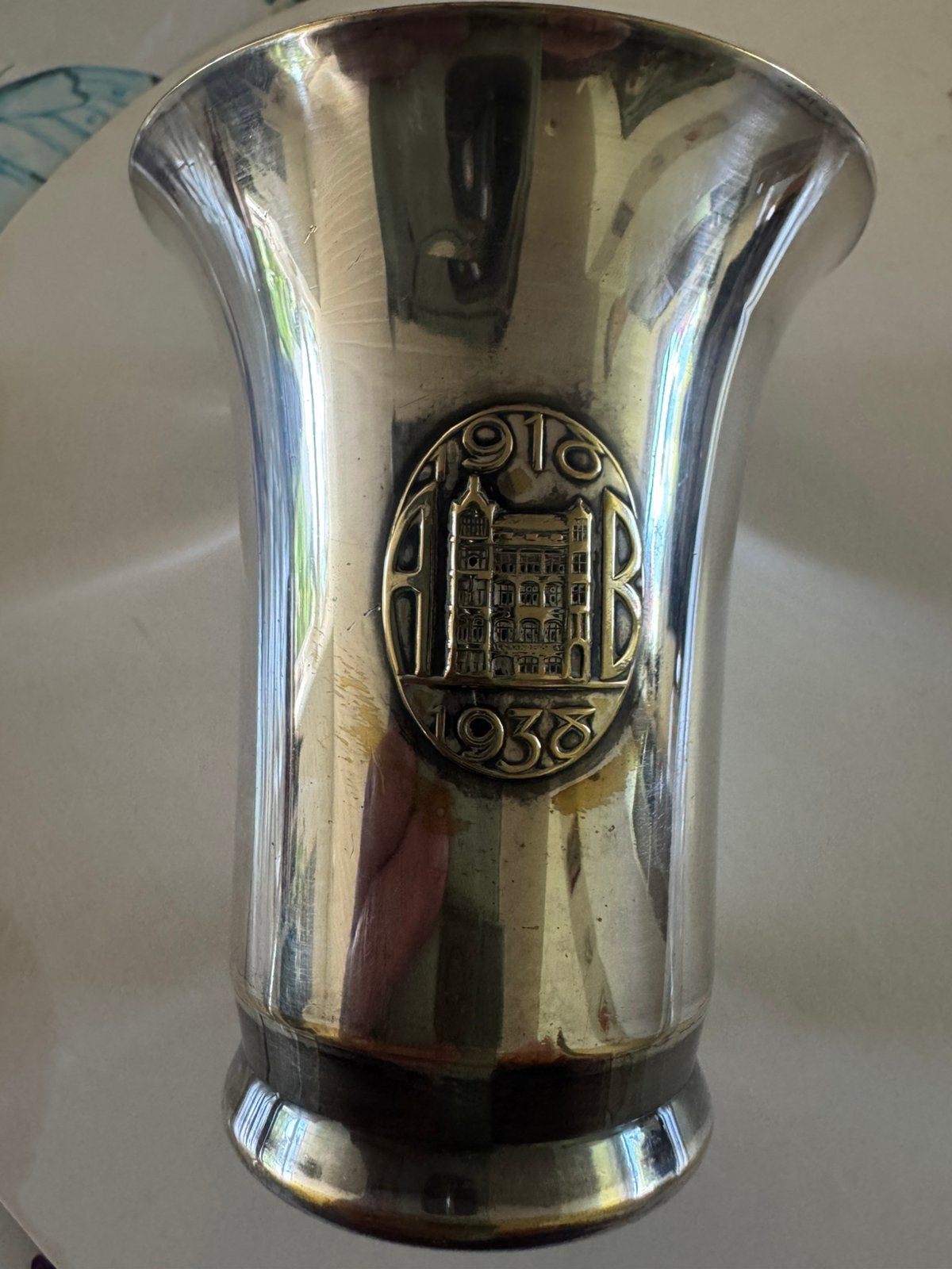 Verzilverde beker met embleem, Ophalen of Verzenden