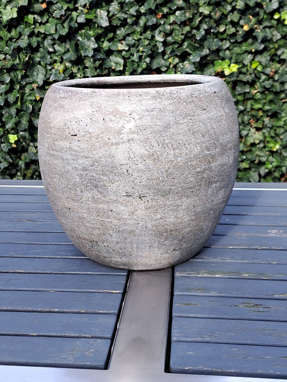Mooie bloempot voor binnen.  27 cm. hoog, 22cm. doorsnede, Tuin en Terras, Rond, Binnen, Zo goed als nieuw, Minder dan 40 cm