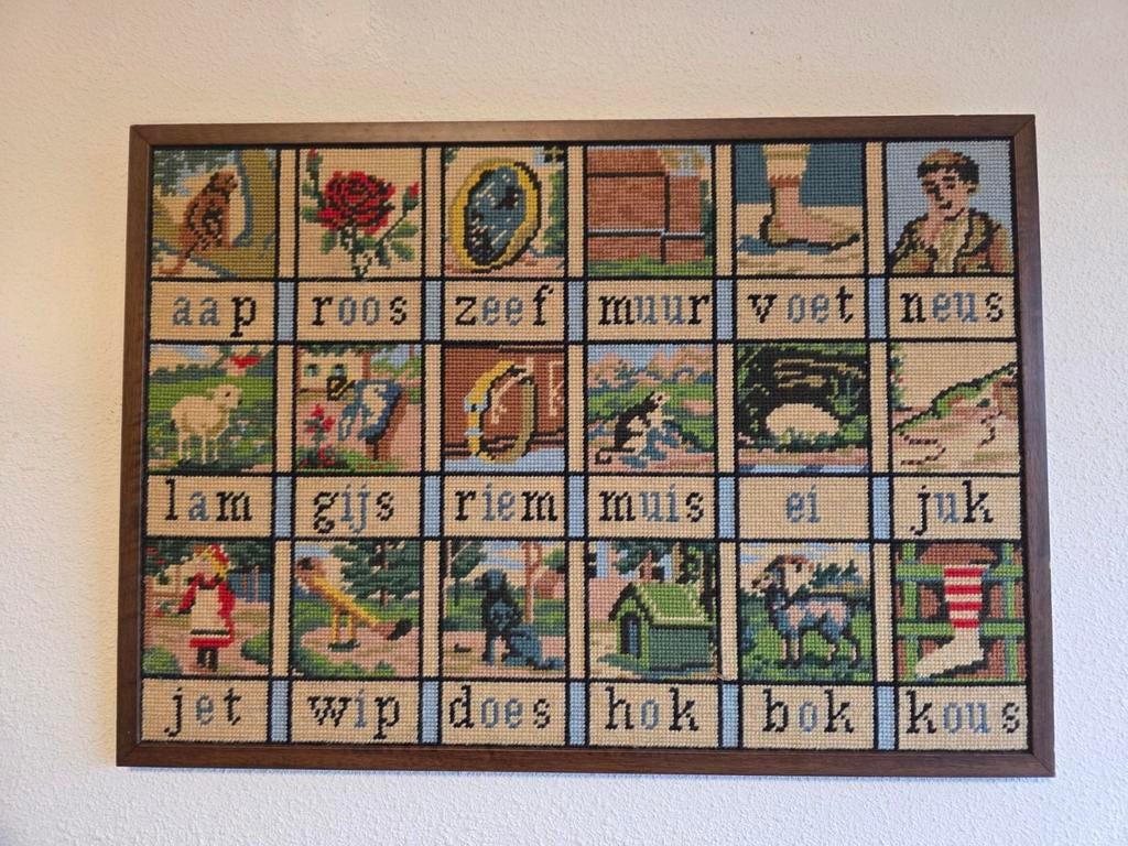 Vintage leesplankje borduurwerk professioneel ingelijst, Ophalen of Verzenden, Huis en Inrichting