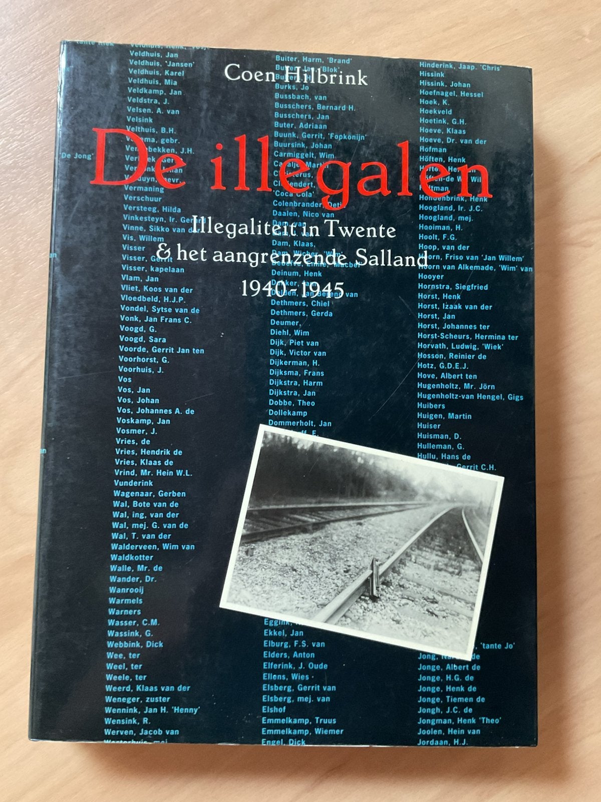 Coen Hilbrink.  De illegalen  (Twente/ Salland  1940-1945 ), Ophalen of Verzenden, Zo goed als nieuw