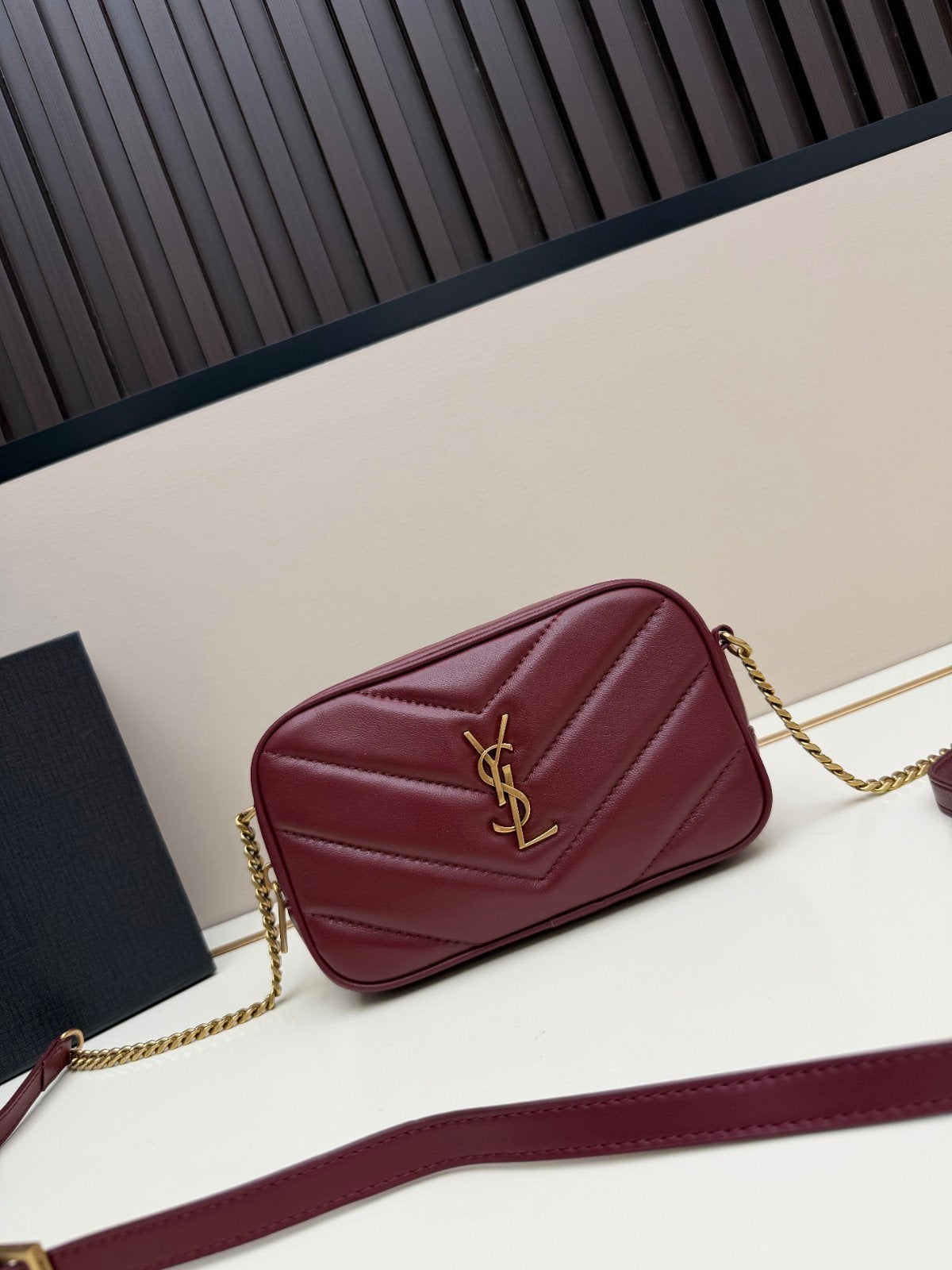 Saint Laurent YSL Lou Mini Camera Bag – Bordeaux Rood, Verzenden, Zo goed als nieuw, Rood, Schoudertasje