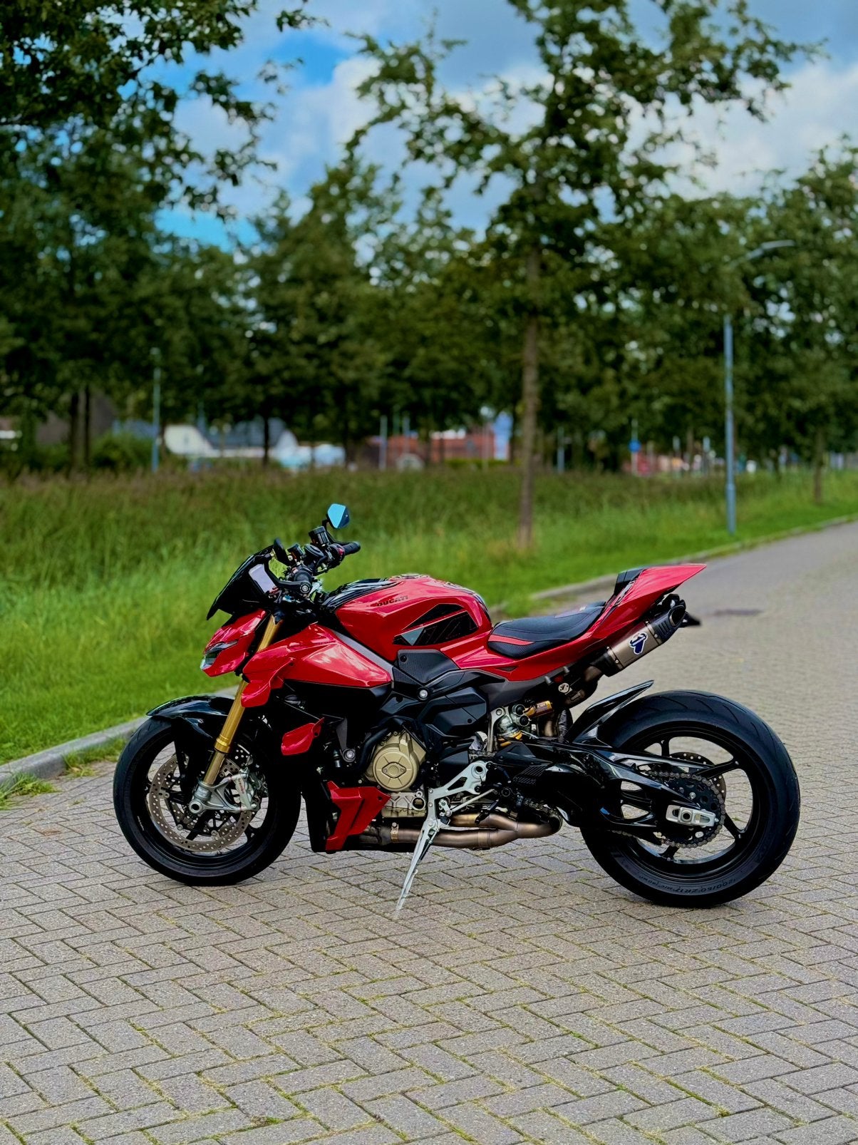 Foto 12 van Ducati StreetFighter V4 S - “Nieuwstaat”  slechts 7776 km