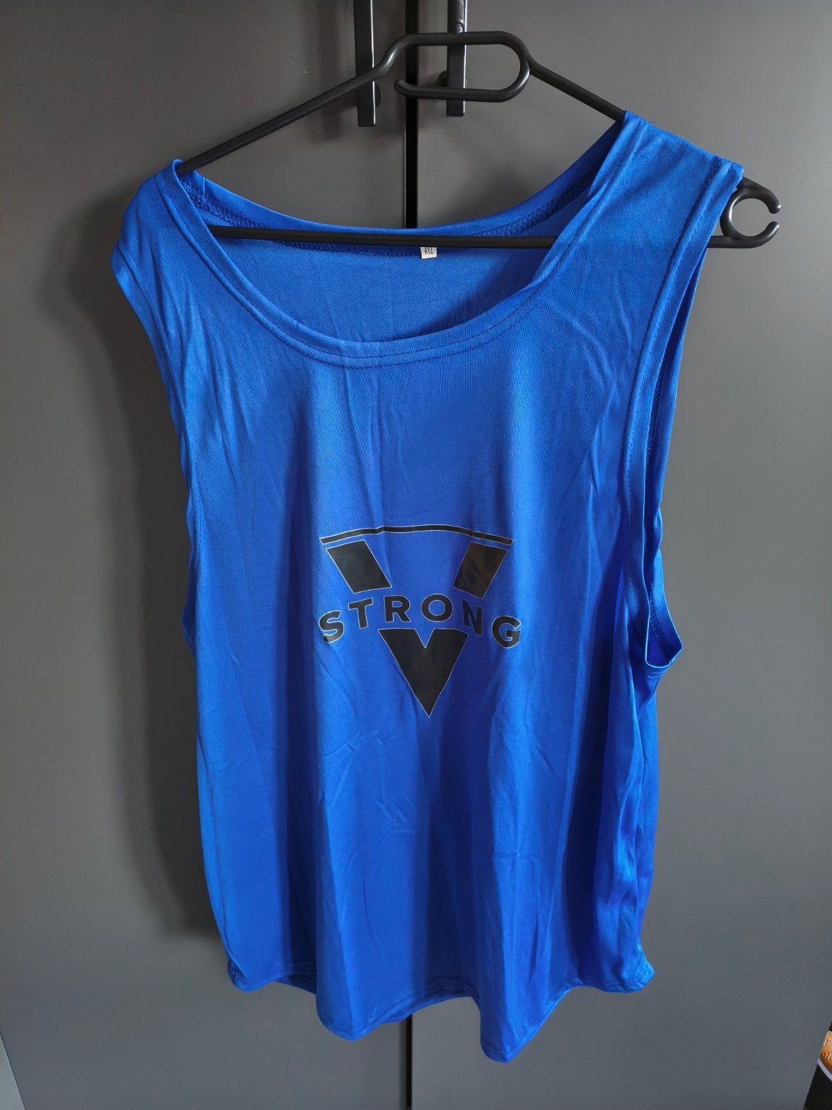 Leuke blauwe haltershirt valt als maat L, Ophalen of Verzenden, Zo goed als nieuw, Blauw