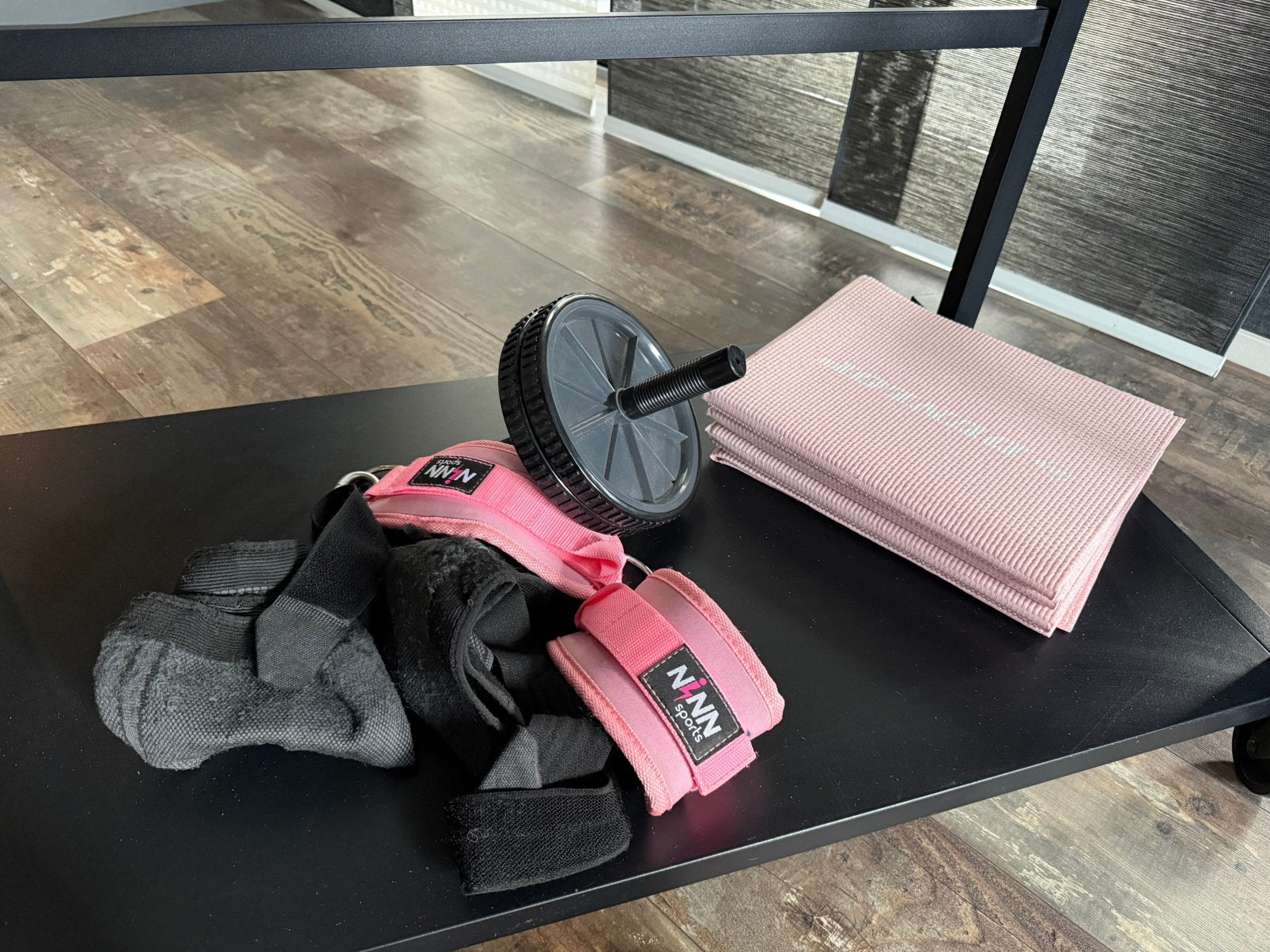 Sport attributen set: buikspierwiel, mat, etc., Sport en Fitness, Fitnessmaterialen, Zo goed als nieuw, Buikspierwiel, Buik, Ophalen of Verzenden