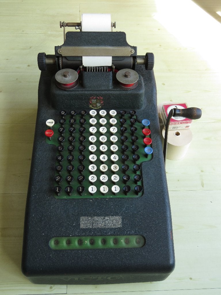 Antieke Victor mechanische telmachine, Ophalen