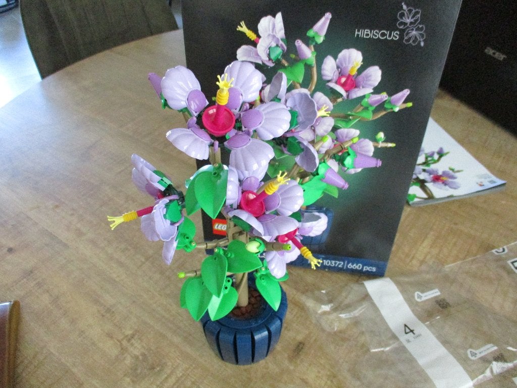 Lego Botanicals Hibiscus (10372), Ophalen of Verzenden, Zo goed als nieuw, Complete set, Lego