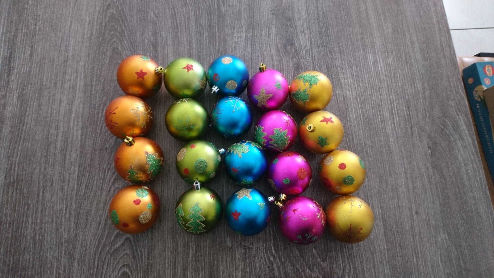 Kleurrijke kerstballen 20 stuks, Ophalen, Zo goed als nieuw