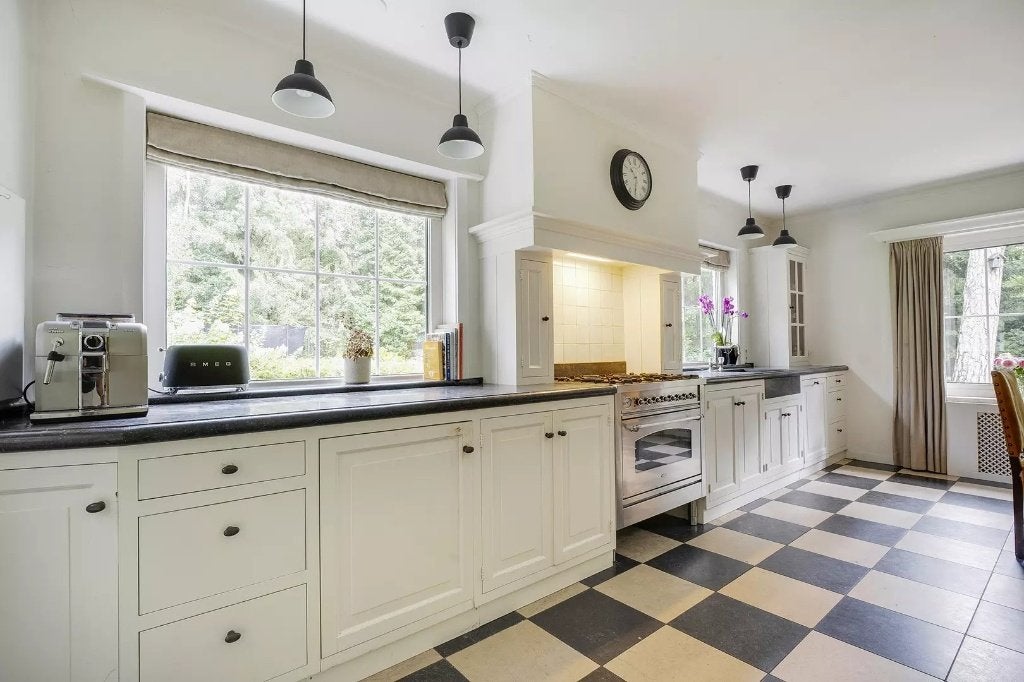 Landelijke keuken (grenen) met inbouwapparatuur, Huis en Inrichting, Ophalen, Gebruikt, Wit, Graniet of Steen