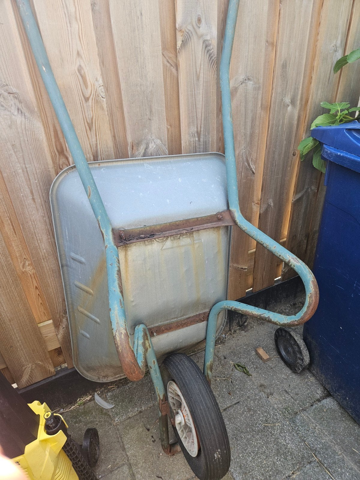Kruiwagen met lekke band, Ophalen, Gebruikt, Handmatig, Eenwielig