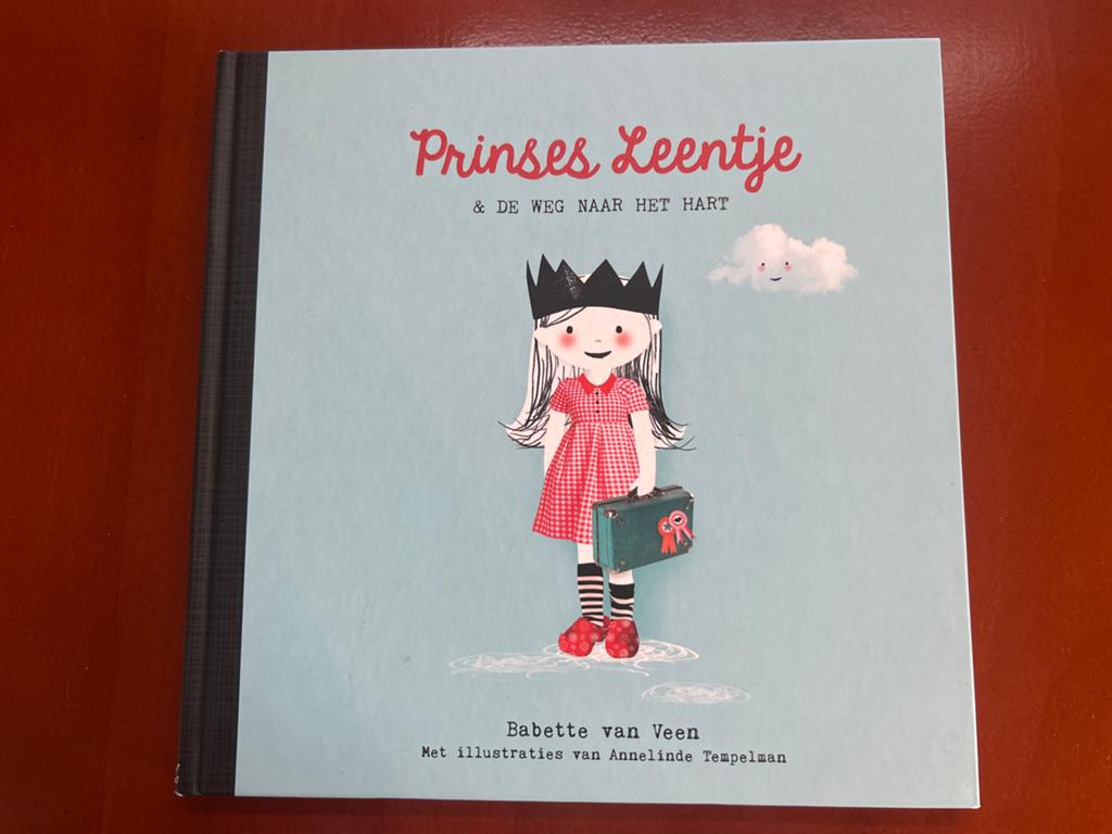 Prinses Leentje & de weg naar het hart - Babette van Veen, Jongen of Meisje, Ophalen of Verzenden, Zo goed als nieuw, Voorleesboek