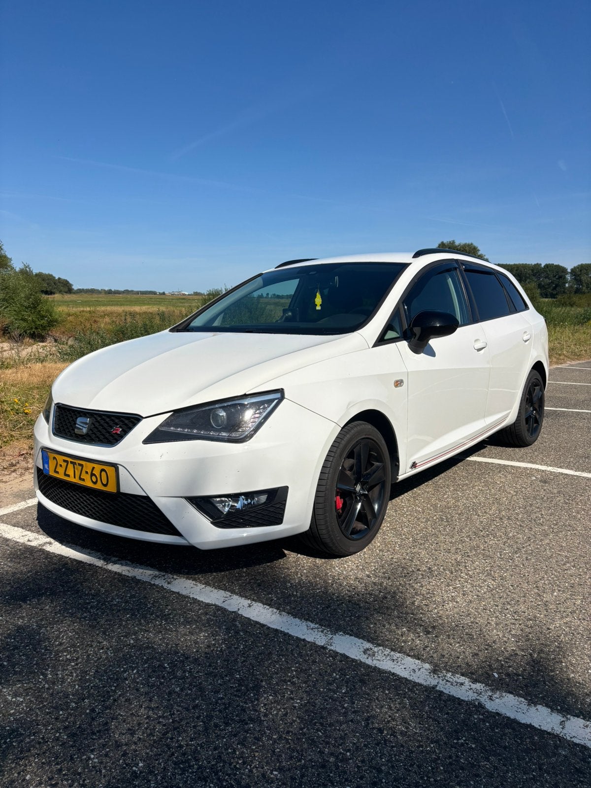 Seat Ibiza 1.2 63KW ST 2015 Wit, Auto's, Voorwielaandrijving, 40 €/maand, Zwart, 4 cilinders