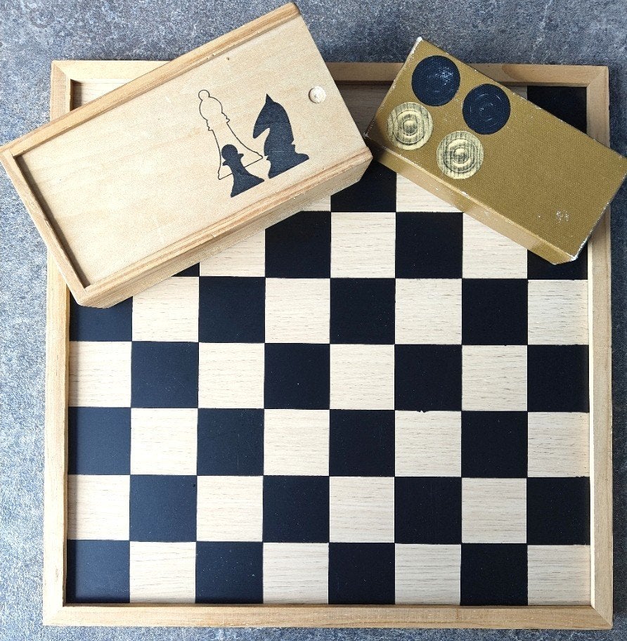 SCHAAKBORD (40/40 cm) + Schaakstukken + Damschijven., Een of twee spelers, Ophalen of Verzenden, Gebruikt