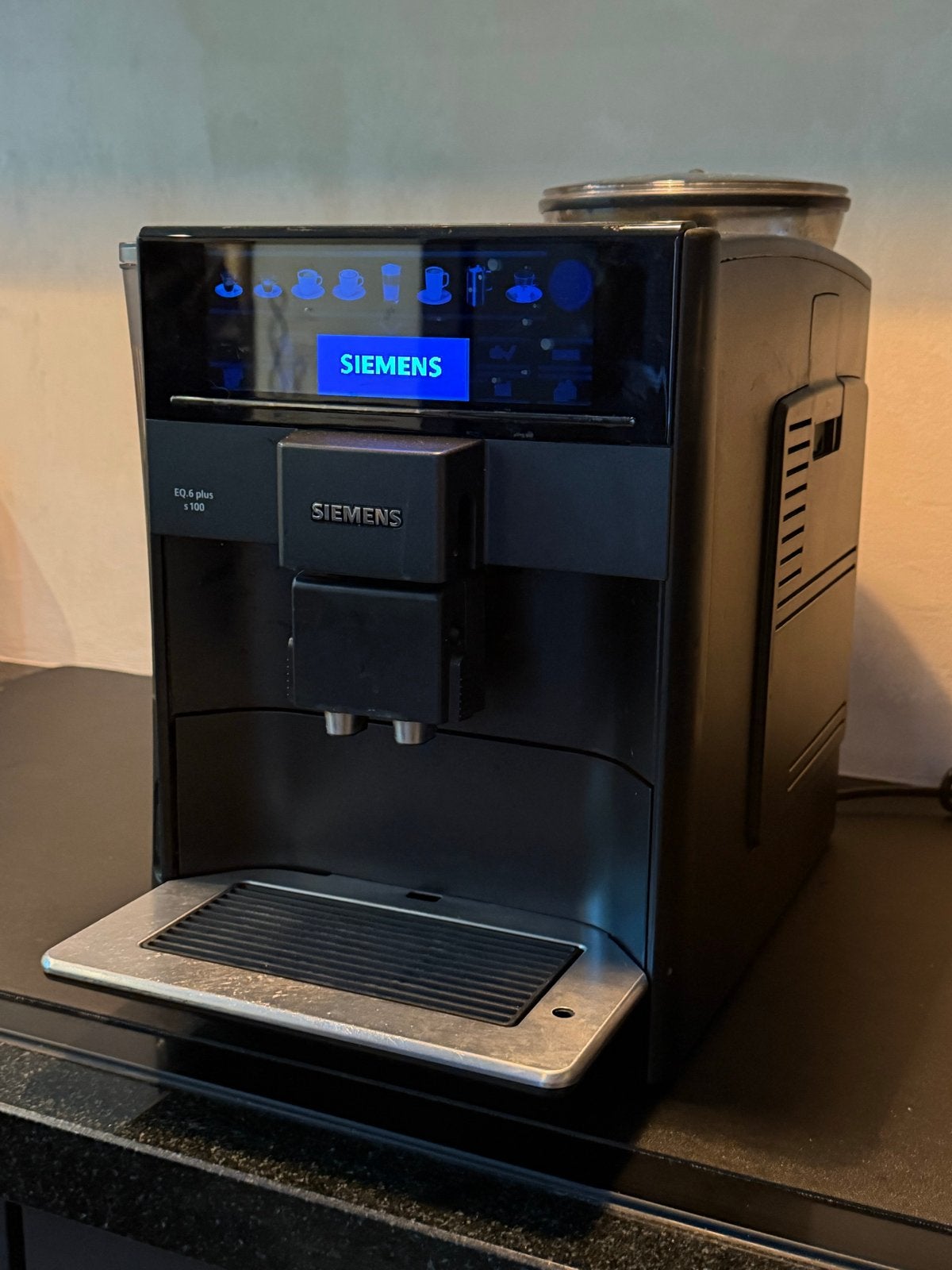 Siemens EQ.6 plus s100 volautomatische espressomachine, Afneembaar waterreservoir, Gebruikt, Espresso apparaat, 10 kopjes of meer