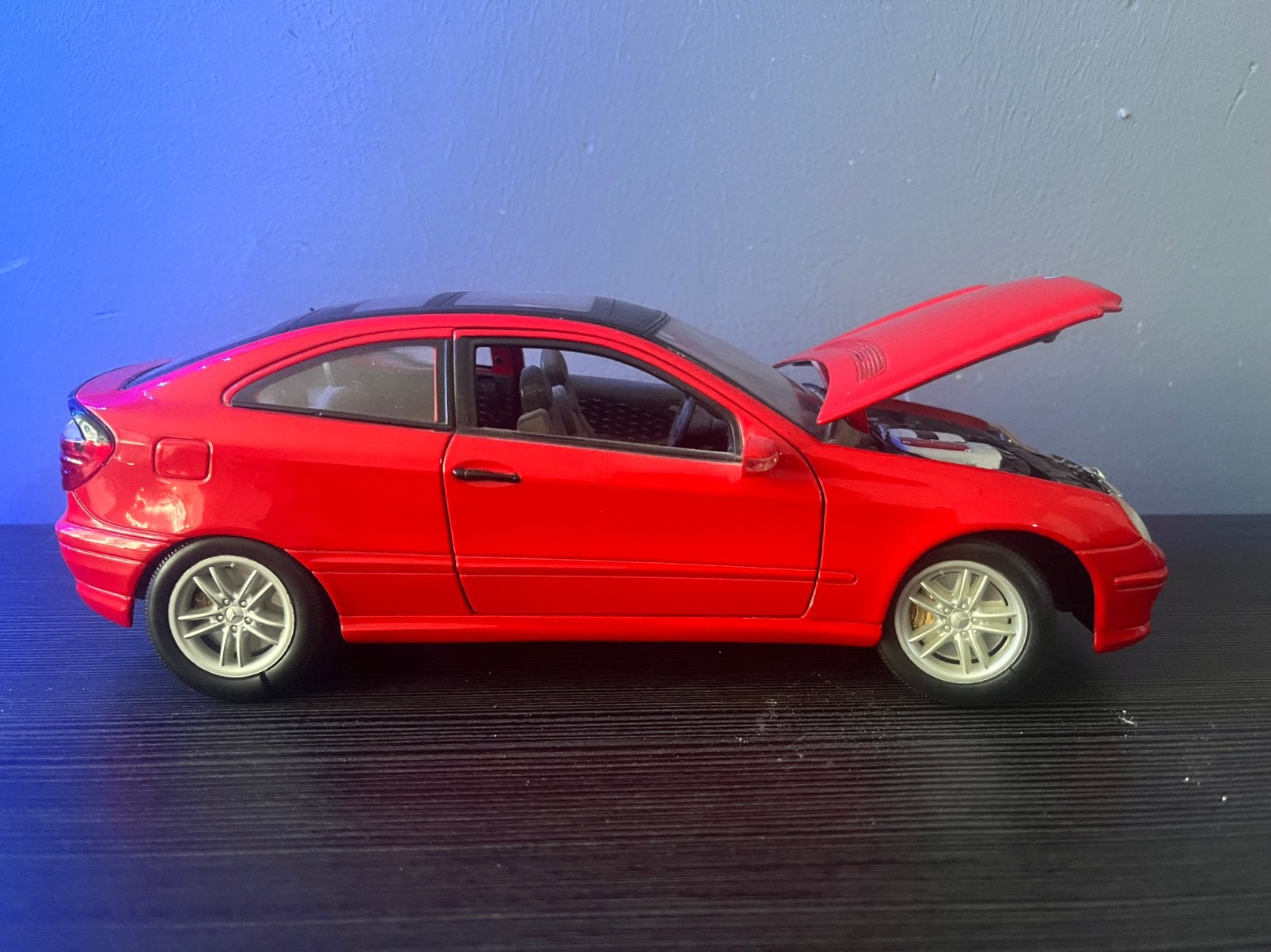 Tekoop mercedes c klasse 1:18, Hobby en Vrije tijd, Modelauto's | 1:18, Ophalen of Verzenden, Zo goed als nieuw