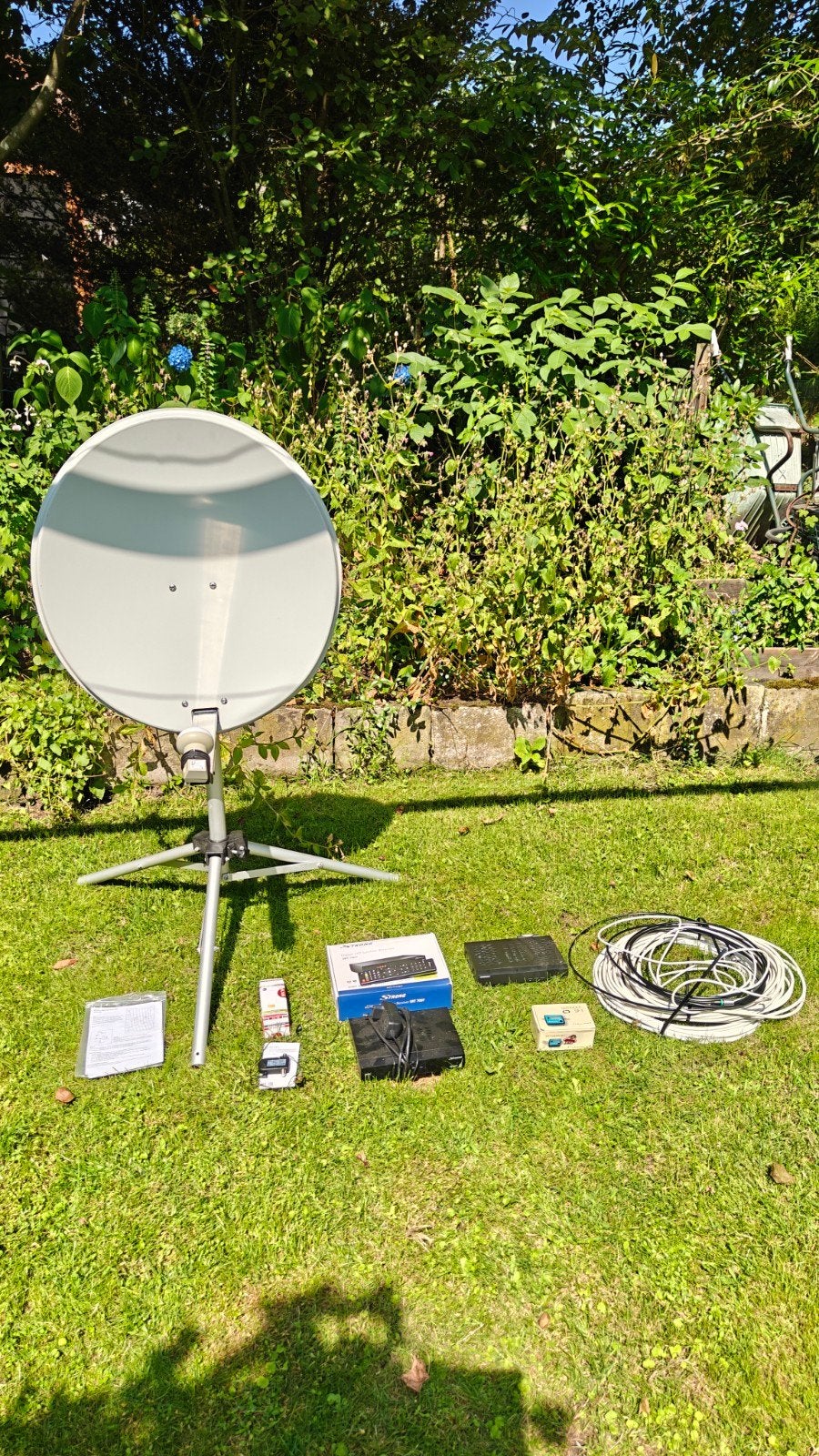 Complete schotelantenne set met ontvanger en accessoires, Ophalen, Gebruikt, (Schotel)antenne, Overige merken
