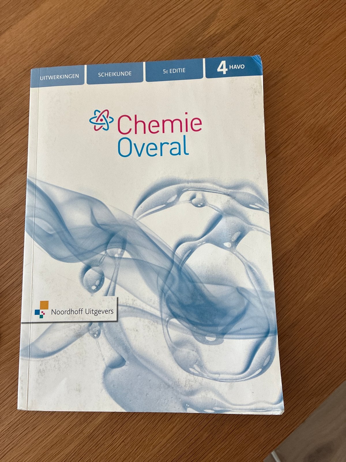 Chemie Overal 4 HAVO Uitwerkingen 5e editie Scheikunde, Ophalen of Verzenden, Gelezen, HAVO, Scheikunde
