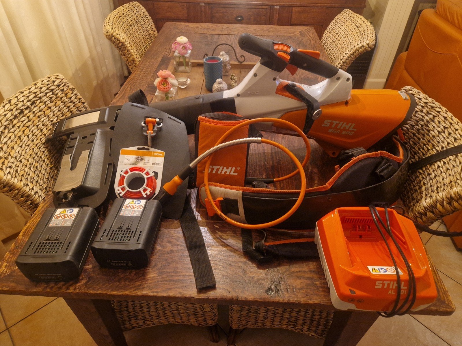 Complete Stihl set bga 200 en Fsa 130 bosmaaier lader 2 accu, Ophalen, Zo goed als nieuw, Accu, Stihl honda husqvarna