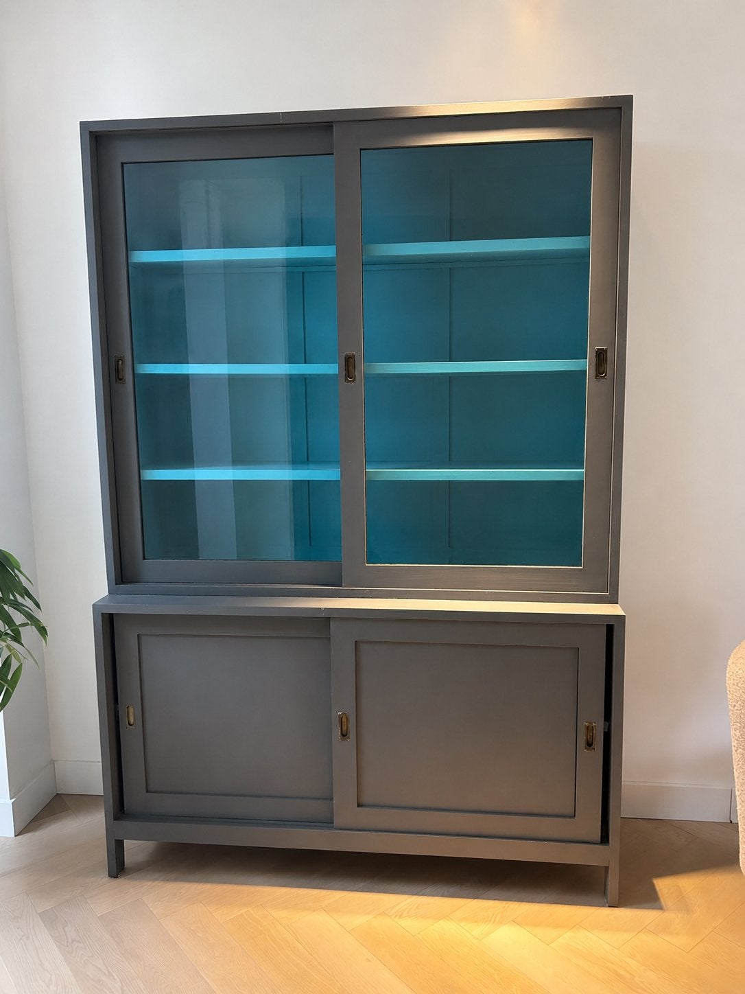 Stijlvolle vitrinekast/dressoir met schuifdeuren, Ophalen, Gebruikt, 100 tot 150 cm, 200 cm of meer