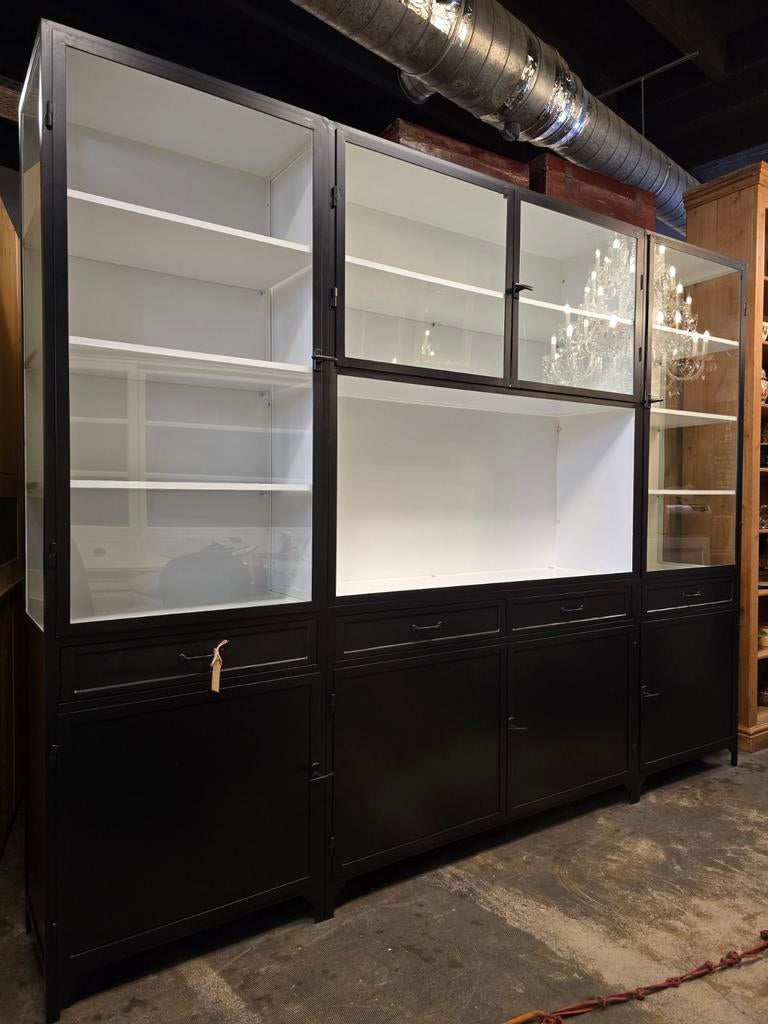 Groot! XL zwarte Vitrinekast | Apothekerskast | TVkast staal, Huis en Inrichting, Gebruikt, Met deur(en), Old basics, Old basics