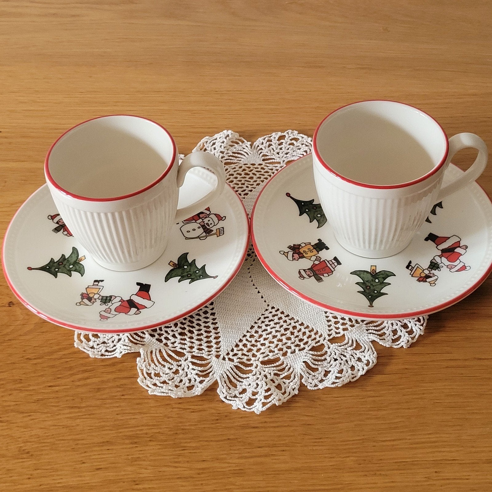 Wedgewood Windsor Christmas kerst x2 kop en schotel, Ophalen of Verzenden, Zo goed als nieuw, Porselein, Kop en/of schotel