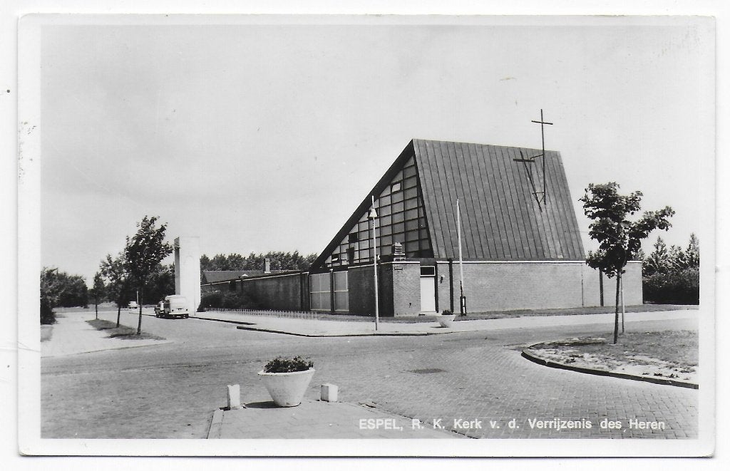 Espel R.K. Kerk -- Oude ongelopen Ansichtkaart B7765, Ophalen of Verzenden, 1960 tot 1980, Gelopen