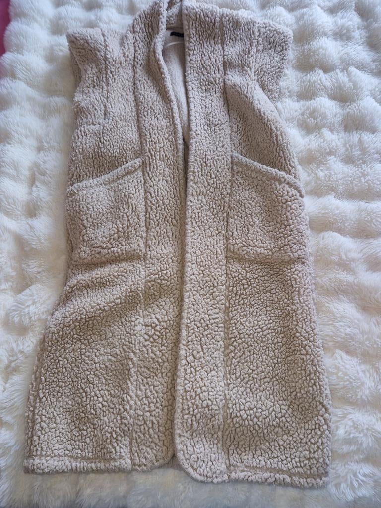 Lang teddy gilet maat s/m, Ophalen, Zo goed als nieuw, Maat 38/40 (M), Beige