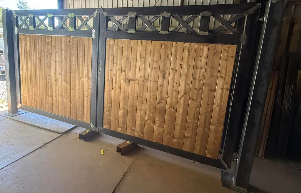 Nieuw poort staal met hout, 1 tot 2 meter, Minder dan 3 meter, Ophalen of Verzenden, Zo goed als nieuw