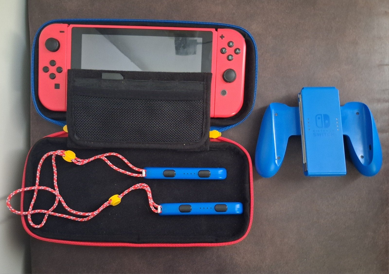 Nintendo Switch Limited Edition Rood 2019 + 32GB SD-kaart, Spelcomputers en Games, Spelcomputers | Nintendo Switch, Switch 2019 Upgrade