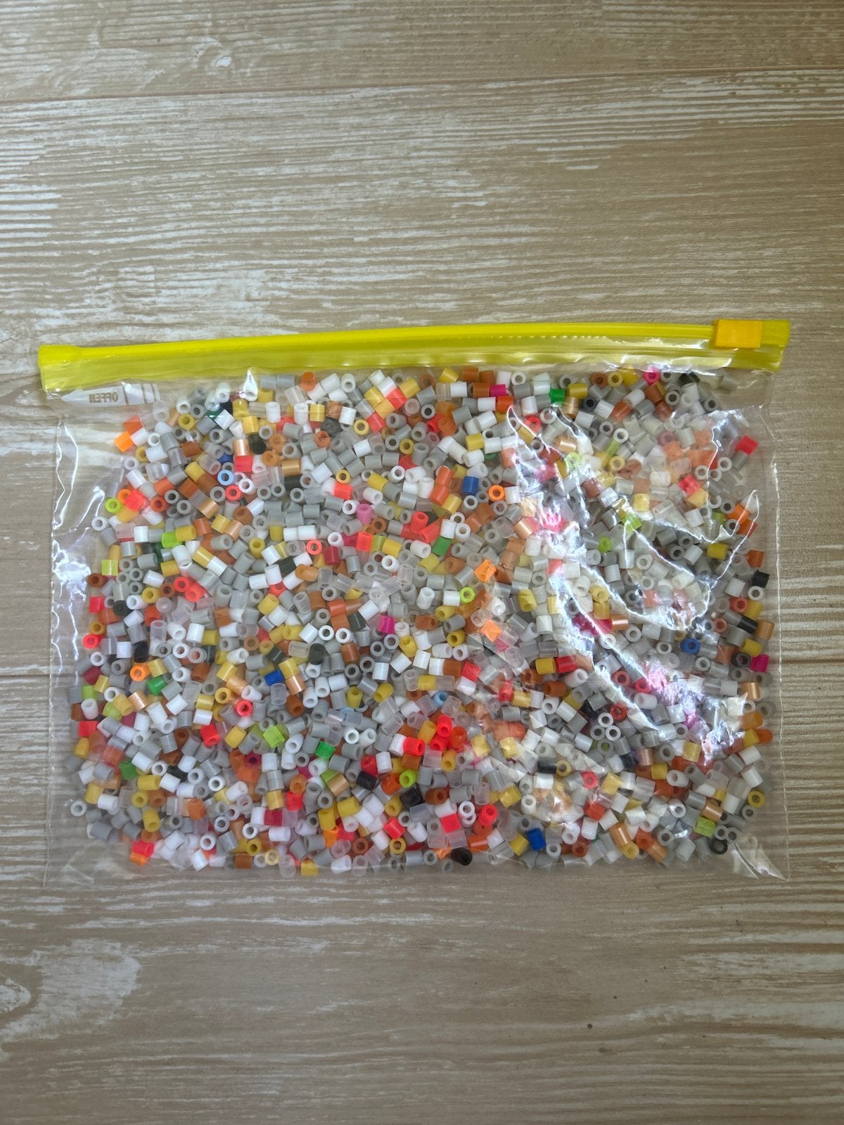 Strijkkralen divers - Grote zak vol kleurrijke kralen, Ophalen of Verzenden, Gebruikt, Knutselen