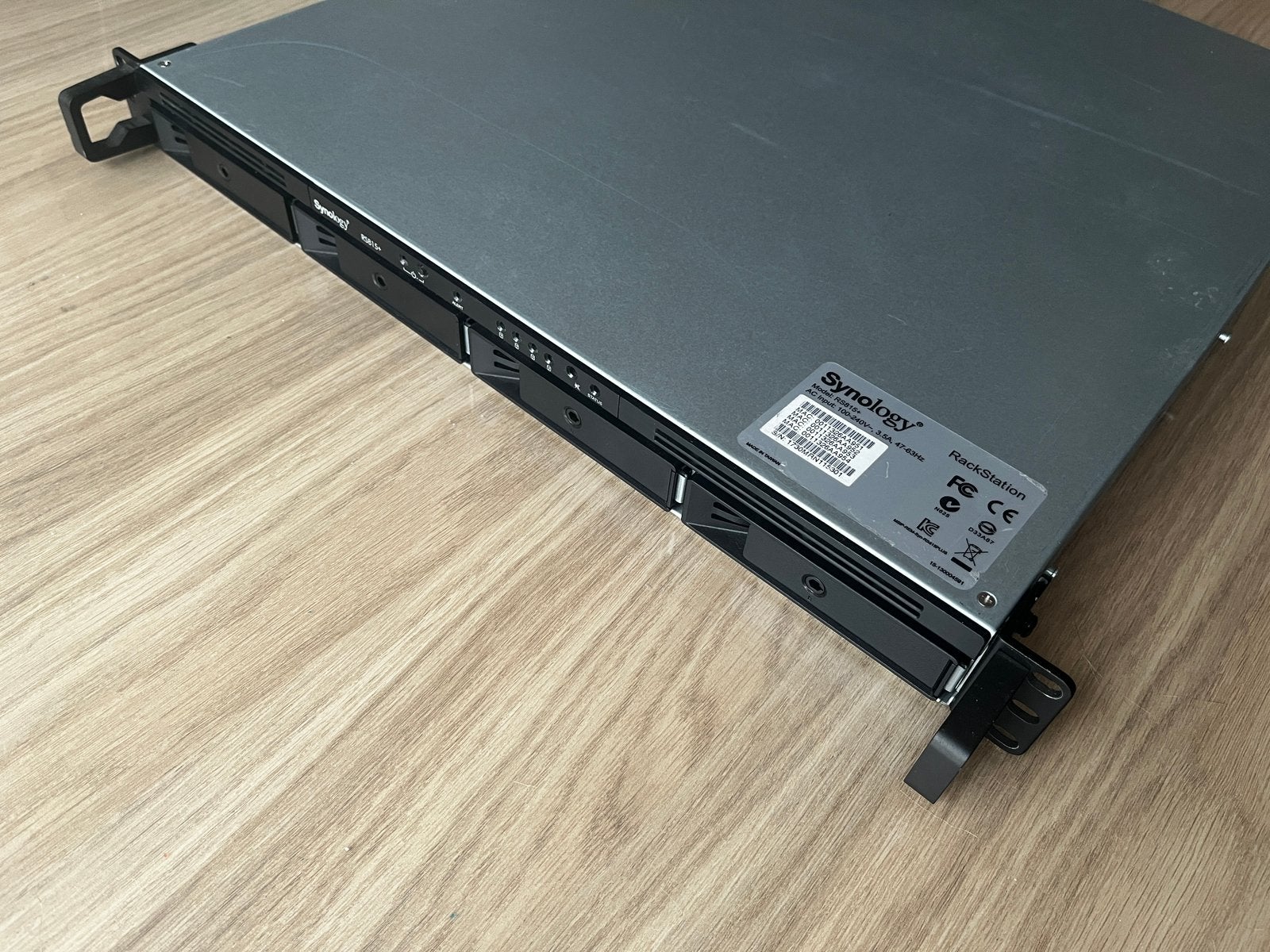 Synology RS818+ met DSM 7.4 (8GB RAM) Oorspronkelijk RS815+, Ophalen, 5 TB, 2 tot 3 Ghz, Zo goed als nieuw