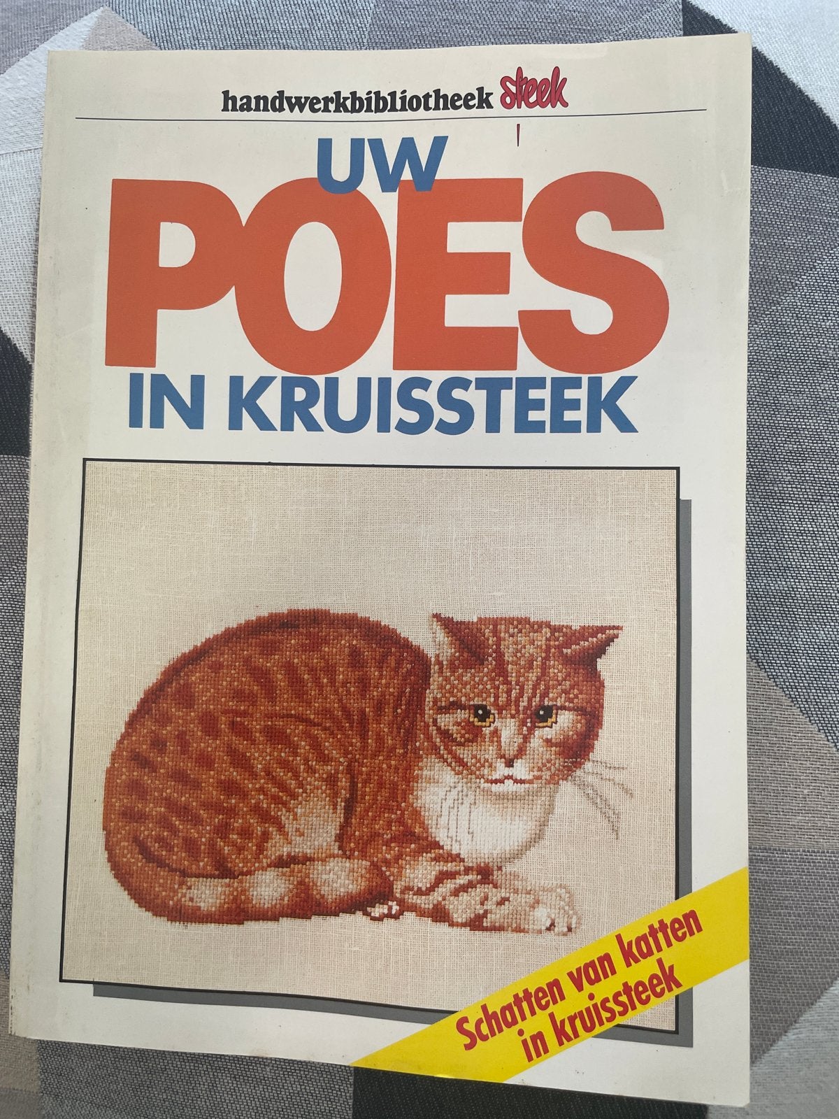 Handwerkbibliotheek: Uw Poes in Kruissteek - Kattenpatronen, Hobby en Vrije tijd, Ophalen of Verzenden, Gebruikt, Dieren, Knutselboek