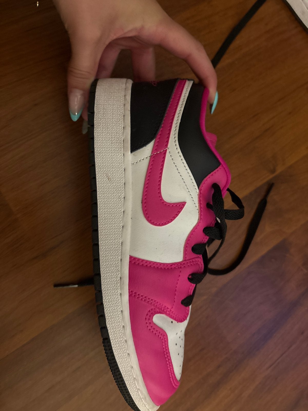 Nike Air Jordan 1 Low GS - Roze/Wit/Zwart 37,5, Ophalen of Verzenden, Zo goed als nieuw, Roze, Sneakers of Gympen