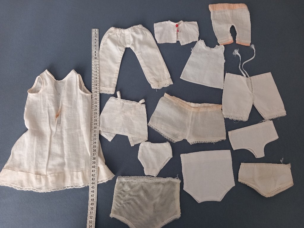 Div. oud poppen ondergoed 13 stuks., Verzamelen, Ophalen of Verzenden, Gebruikt, Kleertjes