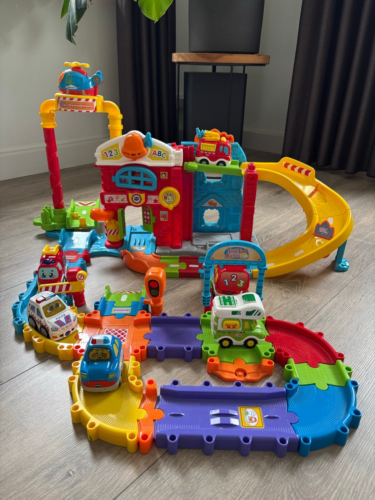 VTech Toet Toet Auto's Brandweerkazerne met 5 voertuigen, Ophalen of Verzenden, Zo goed als nieuw