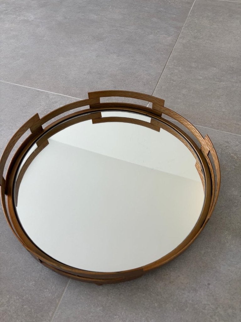 Decoratieve gouden schaal, Ophalen