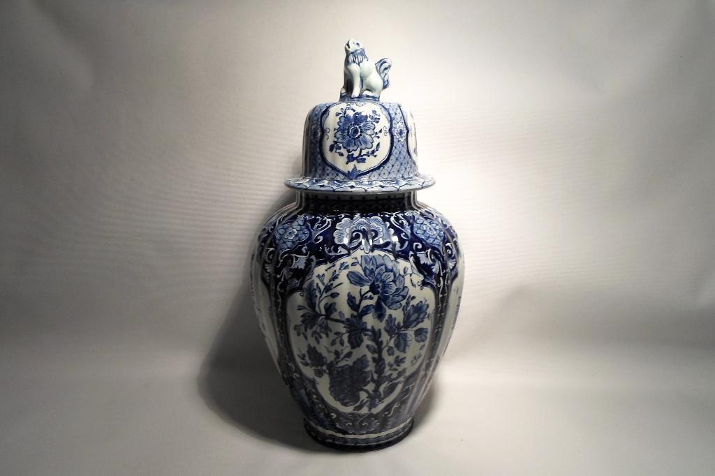 Petrus Regout & Co Delfts Vaas, Ophalen of Verzenden